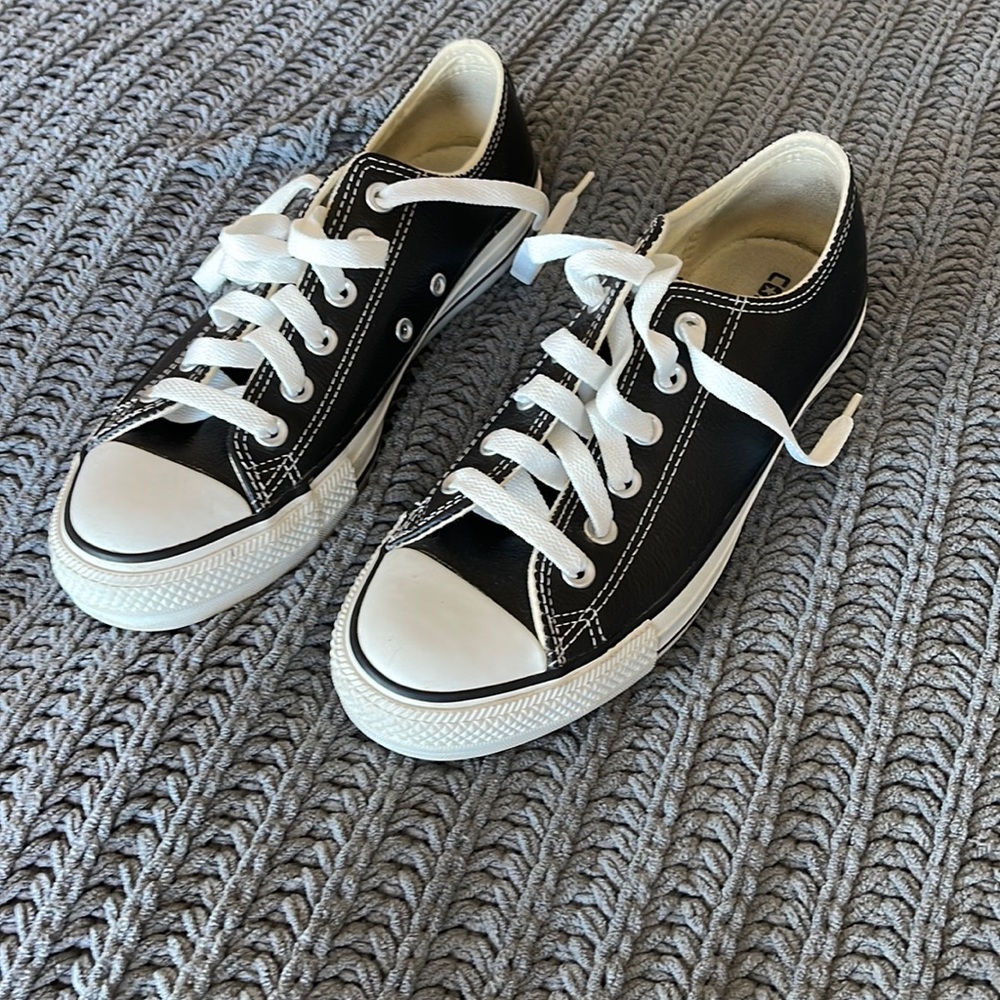 Black leather converse, unisex brand new, worn once